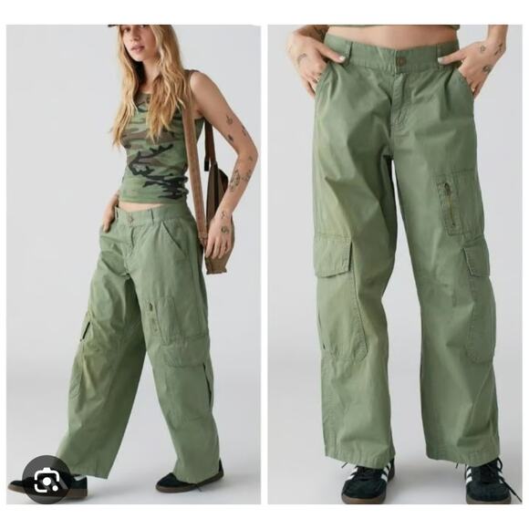 Urban Outfitters BDG Green Cargo Pants Size 8 - Picture 1 of 4